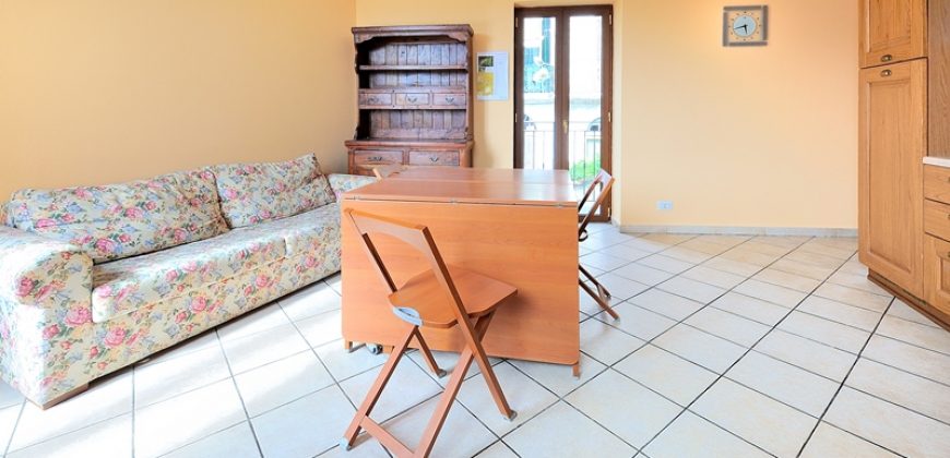For sale a nice restored village house with terrace near Imperia