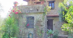 Till salu ett rustikt stenhus i den lilla byn Poggio Bottaro