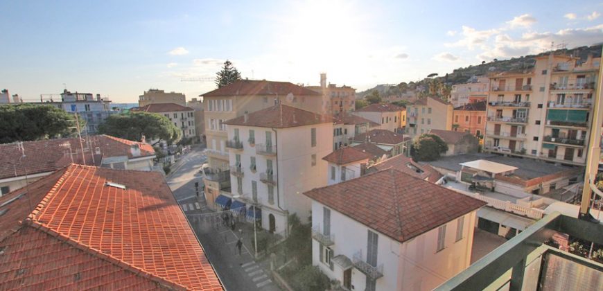 For sale a spacious apartment in the center of Arma di Taggia