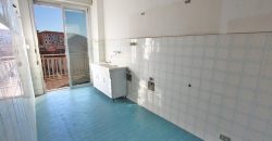 For sale a spacious apartment in the center of Oneglia