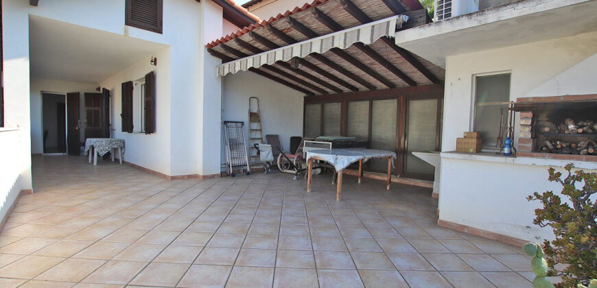 For sale a lovely three family villa