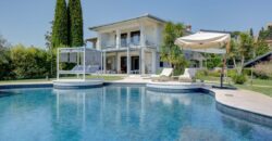 Villa with swimming pool near the harbour