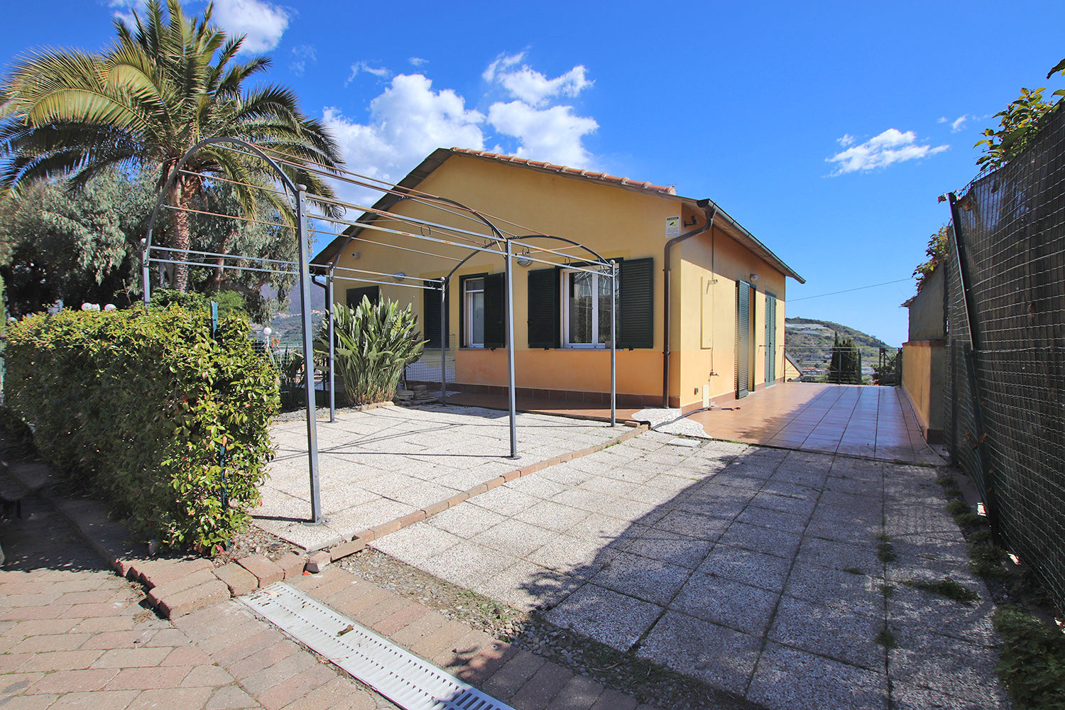 Semi-detached house in Arma di Taggia