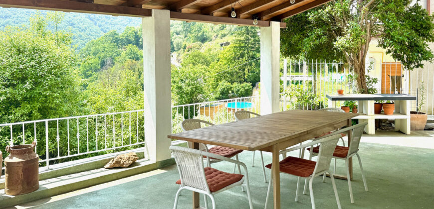 Nice house with land and pool