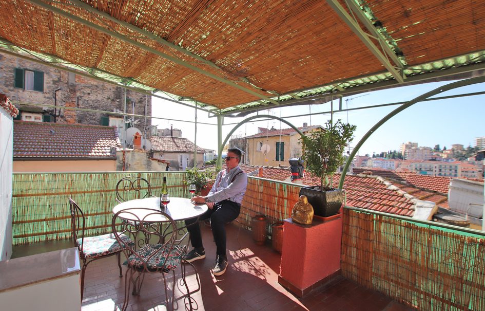 En mysig lägenhet med rymlig takterrass i La Pigna