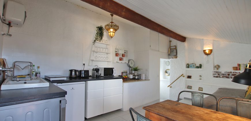 En mysig lägenhet med rymlig takterrass i La Pigna