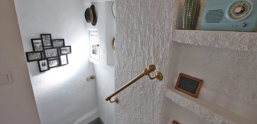 En mysig lägenhet med rymlig takterrass i La Pigna