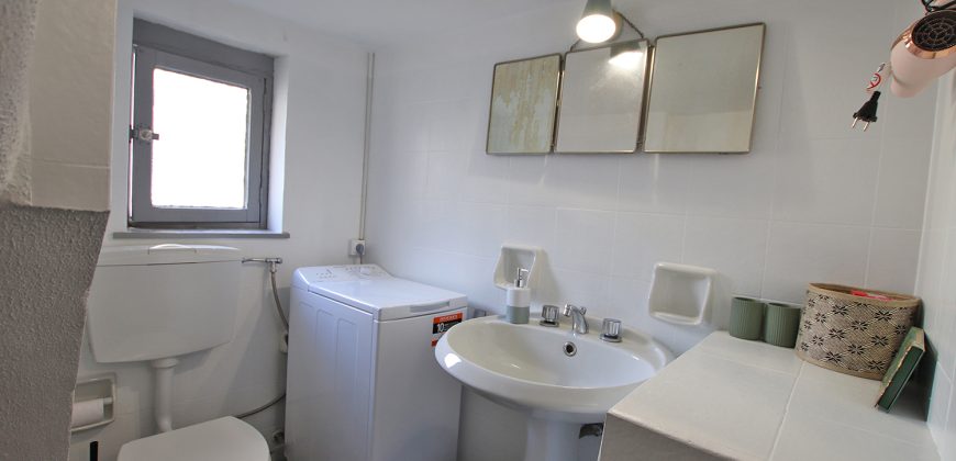 En mysig lägenhet med rymlig takterrass i La Pigna