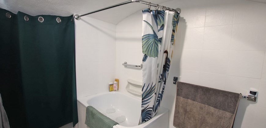 En mysig lägenhet med rymlig takterrass i La Pigna