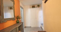 En mysig lägenhet med rymlig takterrass i La Pigna