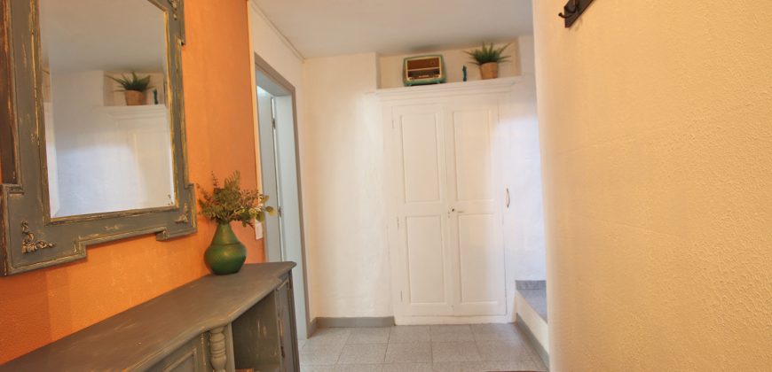 En mysig lägenhet med rymlig takterrass i La Pigna