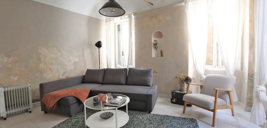 En mysig lägenhet med rymlig takterrass i La Pigna