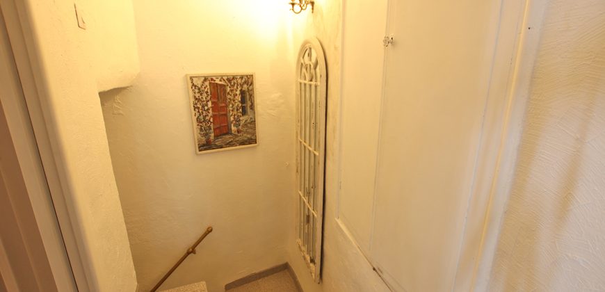 En mysig lägenhet med rymlig takterrass i La Pigna