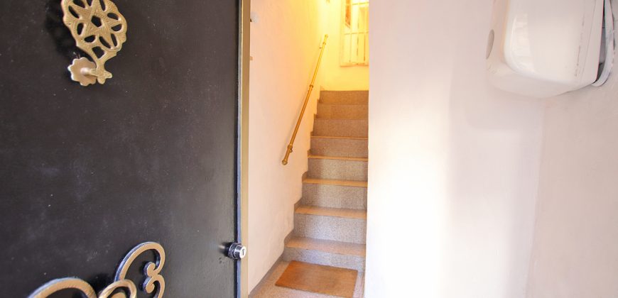 En mysig lägenhet med rymlig takterrass i La Pigna