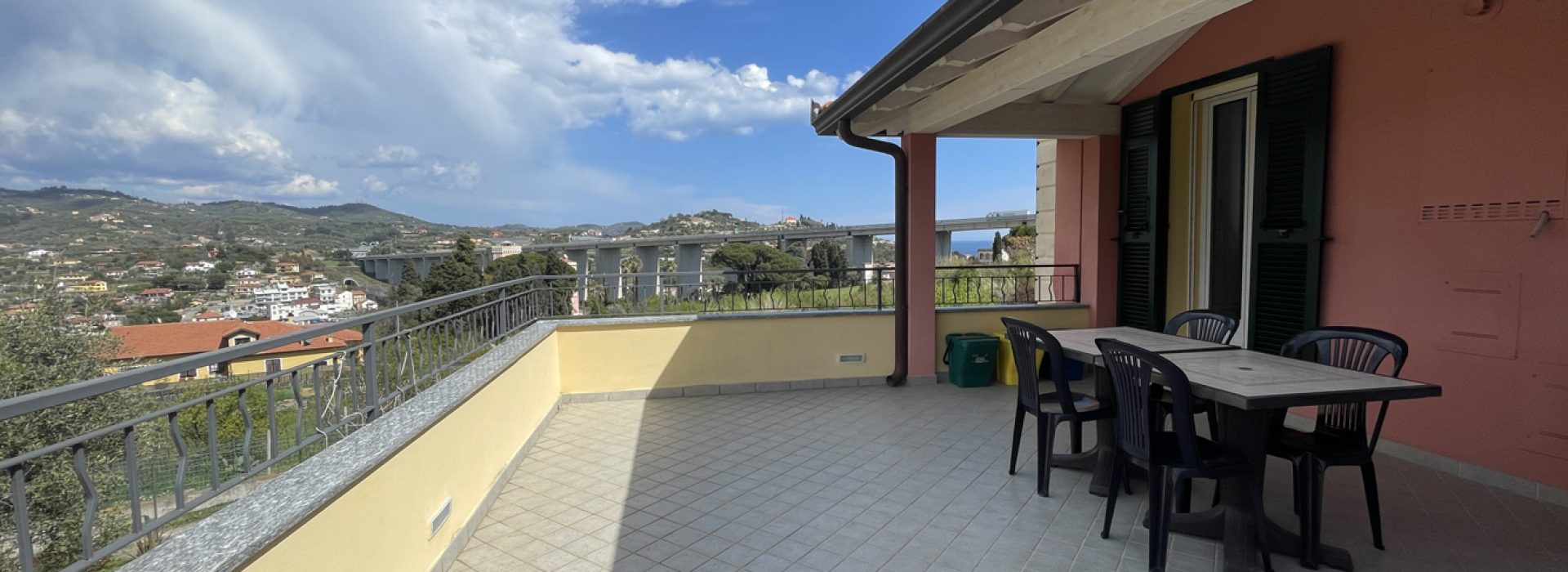 Piacevole alloggio con ampio terrazzo!