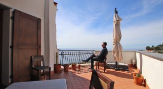 Casa di paese su quattro livelli