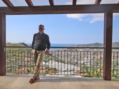 State-of-the-art apartment in a semi-detached villa