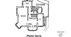 Ett klassiskt hus i jugendstil med trädgård och garage