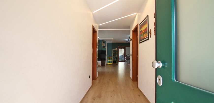 State-of-the-art apartment in a semi-detached villa