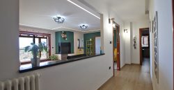 State-of-the-art apartment in a semi-detached villa