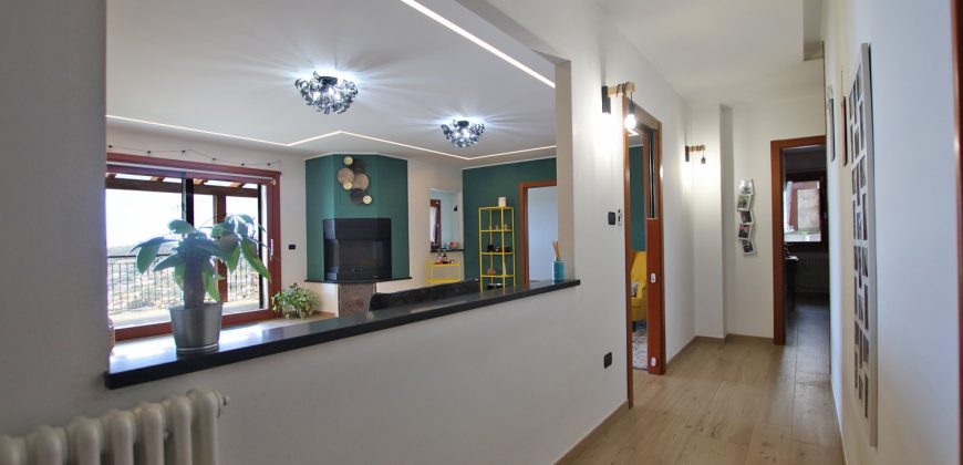 State-of-the-art apartment in a semi-detached villa