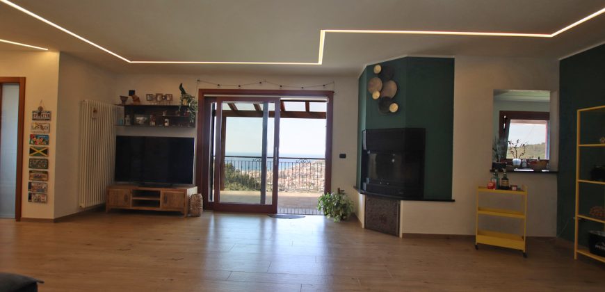State-of-the-art apartment in a semi-detached villa