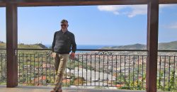 State-of-the-art apartment in a semi-detached villa