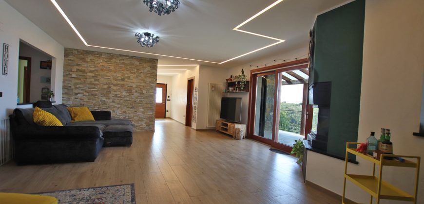 State-of-the-art apartment in a semi-detached villa