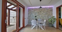 State-of-the-art apartment in a semi-detached villa