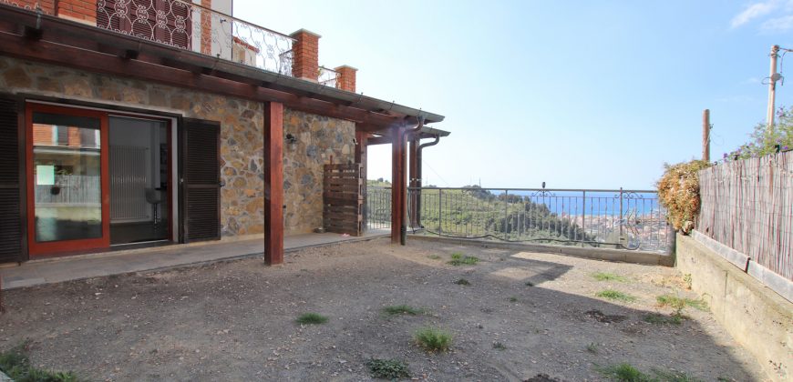 State-of-the-art apartment in a semi-detached villa