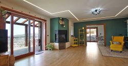 State-of-the-art apartment in a semi-detached villa