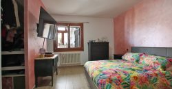 State-of-the-art apartment in a semi-detached villa