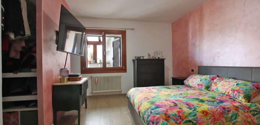 State-of-the-art apartment in a semi-detached villa