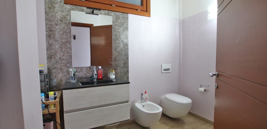 State-of-the-art apartment in a semi-detached villa