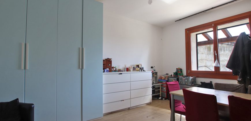 State-of-the-art apartment in a semi-detached villa