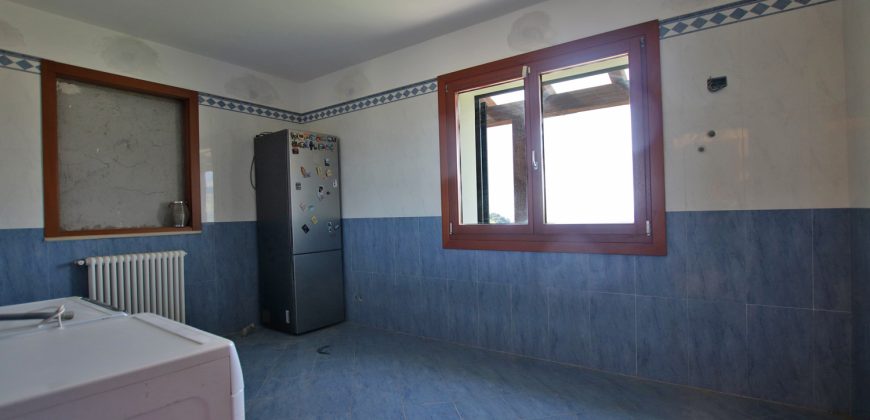 State-of-the-art apartment in a semi-detached villa