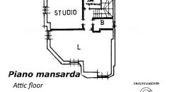 Ett klassiskt hus i jugendstil med trädgård och garage