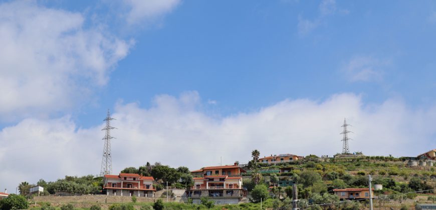 State-of-the-art apartment in a semi-detached villa