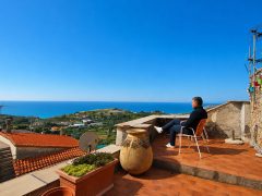 Storical apartment with terrace in a calm village