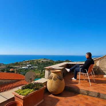 Storical apartment with terrace in a calm village