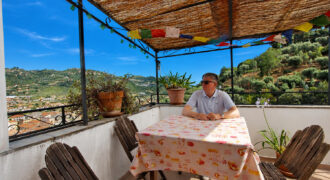 Apartment with terrace in the ancient Taggia