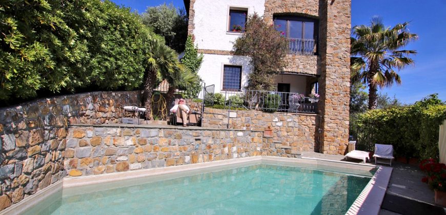 Prestigious Villa with Pool and Panoramic Sea Views