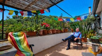 Apartment with terrace in the ancient Taggia