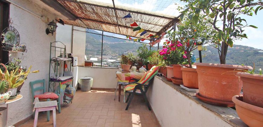 Apartment with terrace in the ancient Taggia