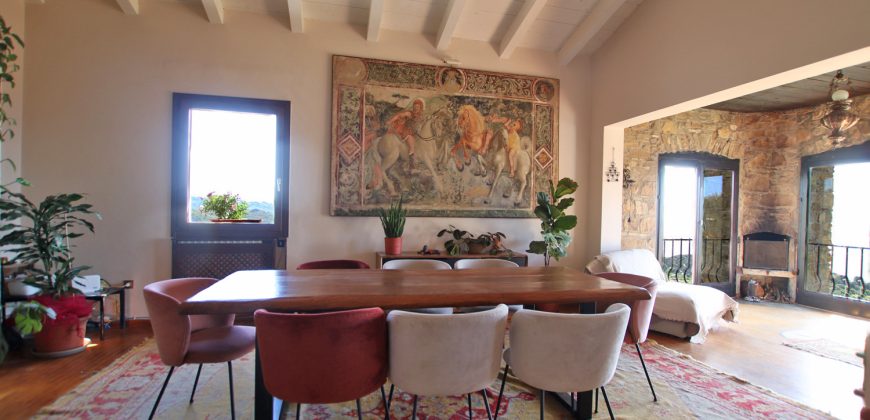 Prestigious Villa with Pool and Panoramic Sea Views