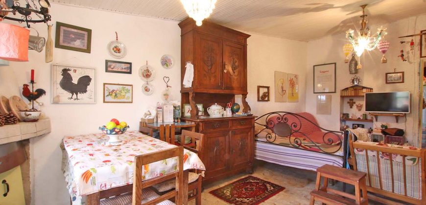 Apartment with terrace in the ancient Taggia
