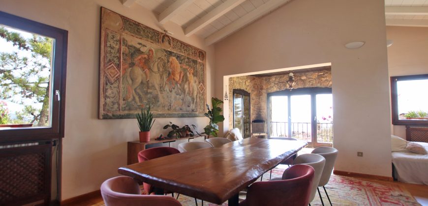 Prestigious Villa with Pool and Panoramic Sea Views