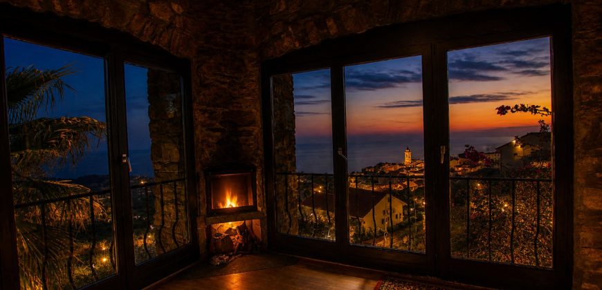 Prestigious Villa with Pool and Panoramic Sea Views