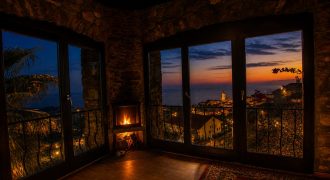 Prestigious Villa with Pool and Panoramic Sea Views