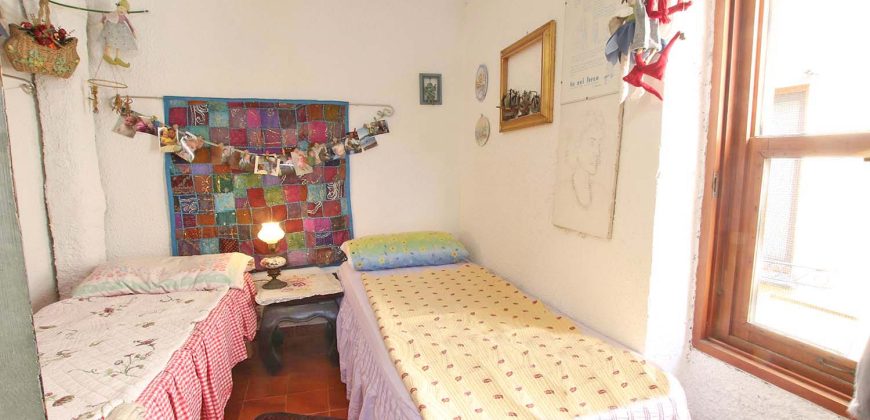 Apartment with terrace in the ancient Taggia